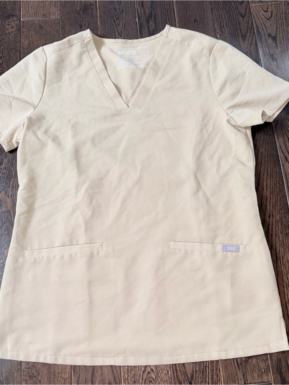 FIGS V-Neck Casma Three-Pocket Scrub Top